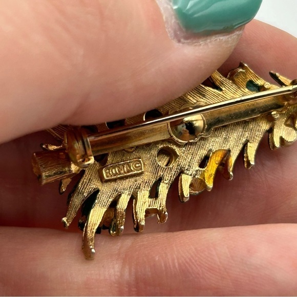 Vintage Signed Roma Small Christmas Tree Brooch Faux Pearl Gold Tone Star - Picture 5 of 6